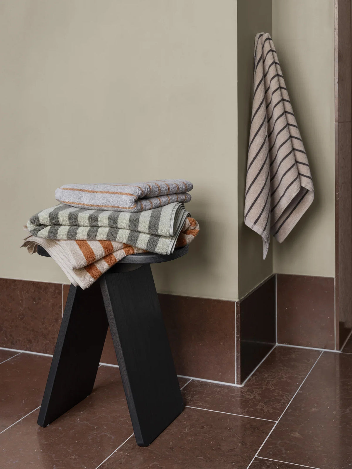 Bath towel -ARTO- colour Micro Chip/Tan