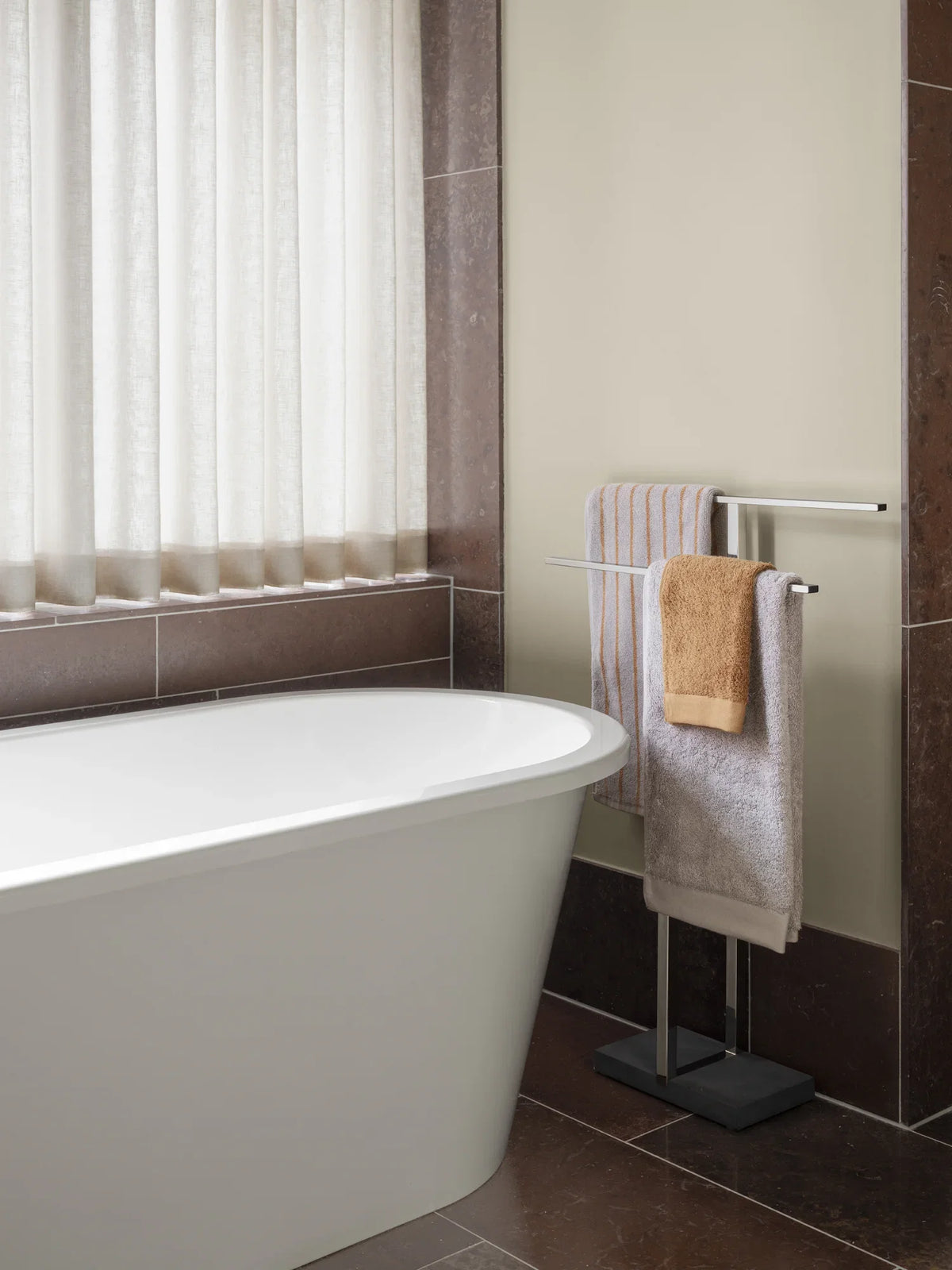 Bath towel -ARTO- colour Moonbeam/Amber Brown