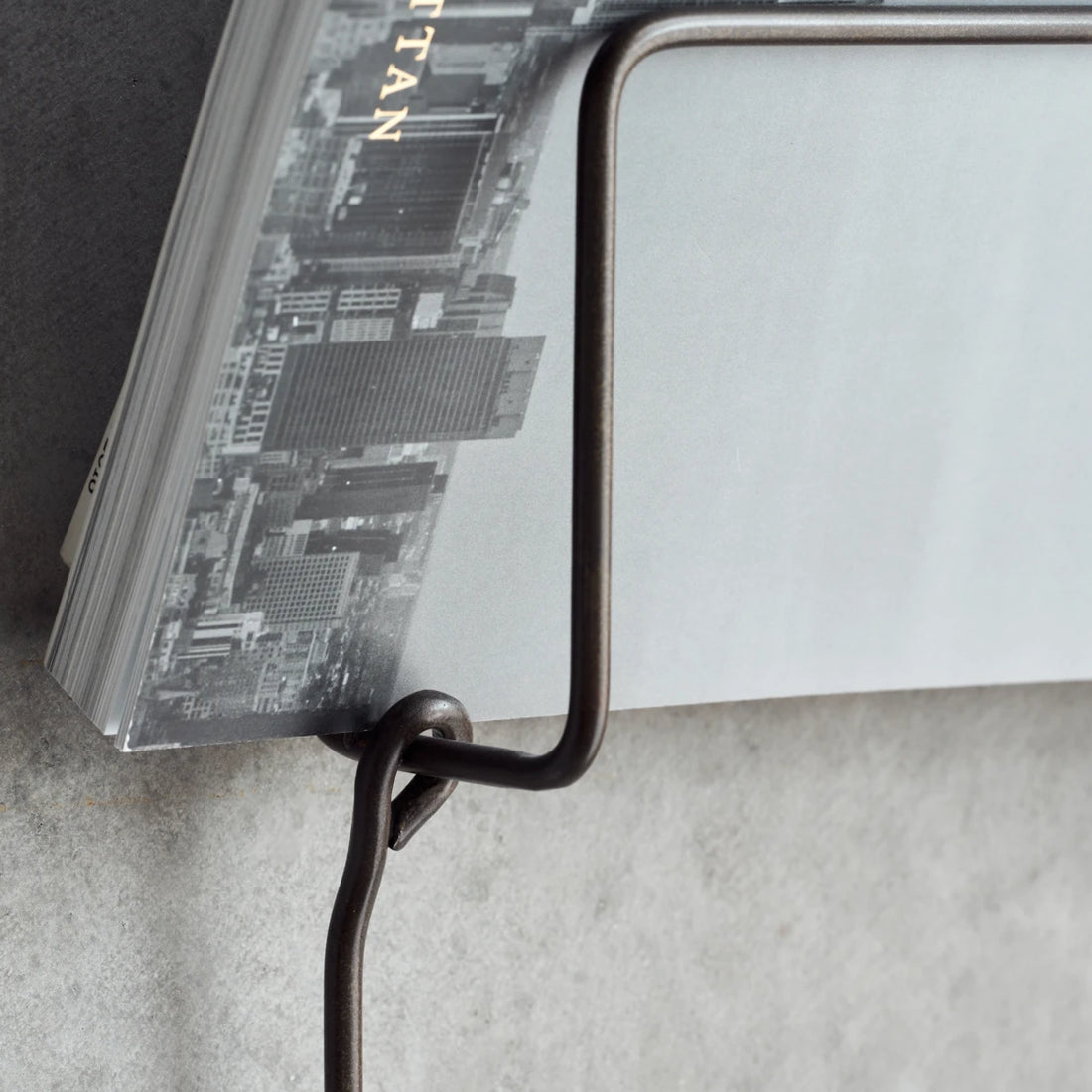 Magazine holder, HDMag, Antique