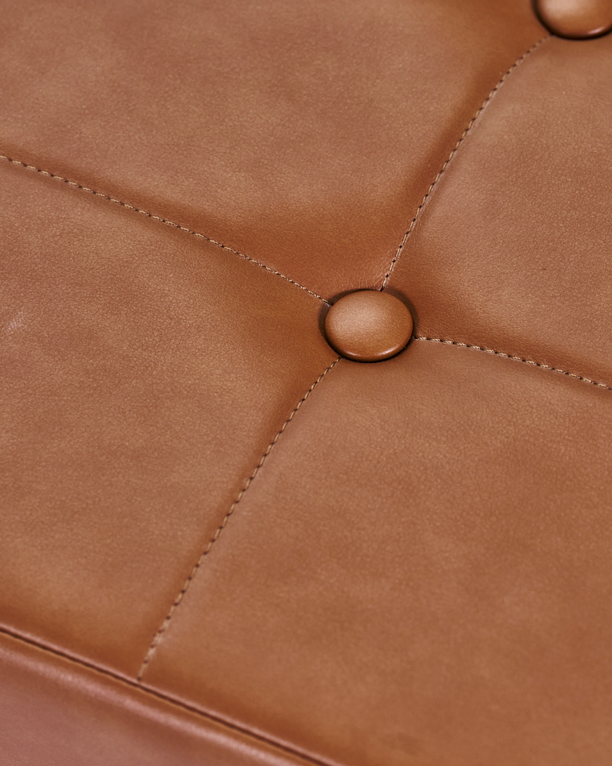 Bench. HDLao Golden brown