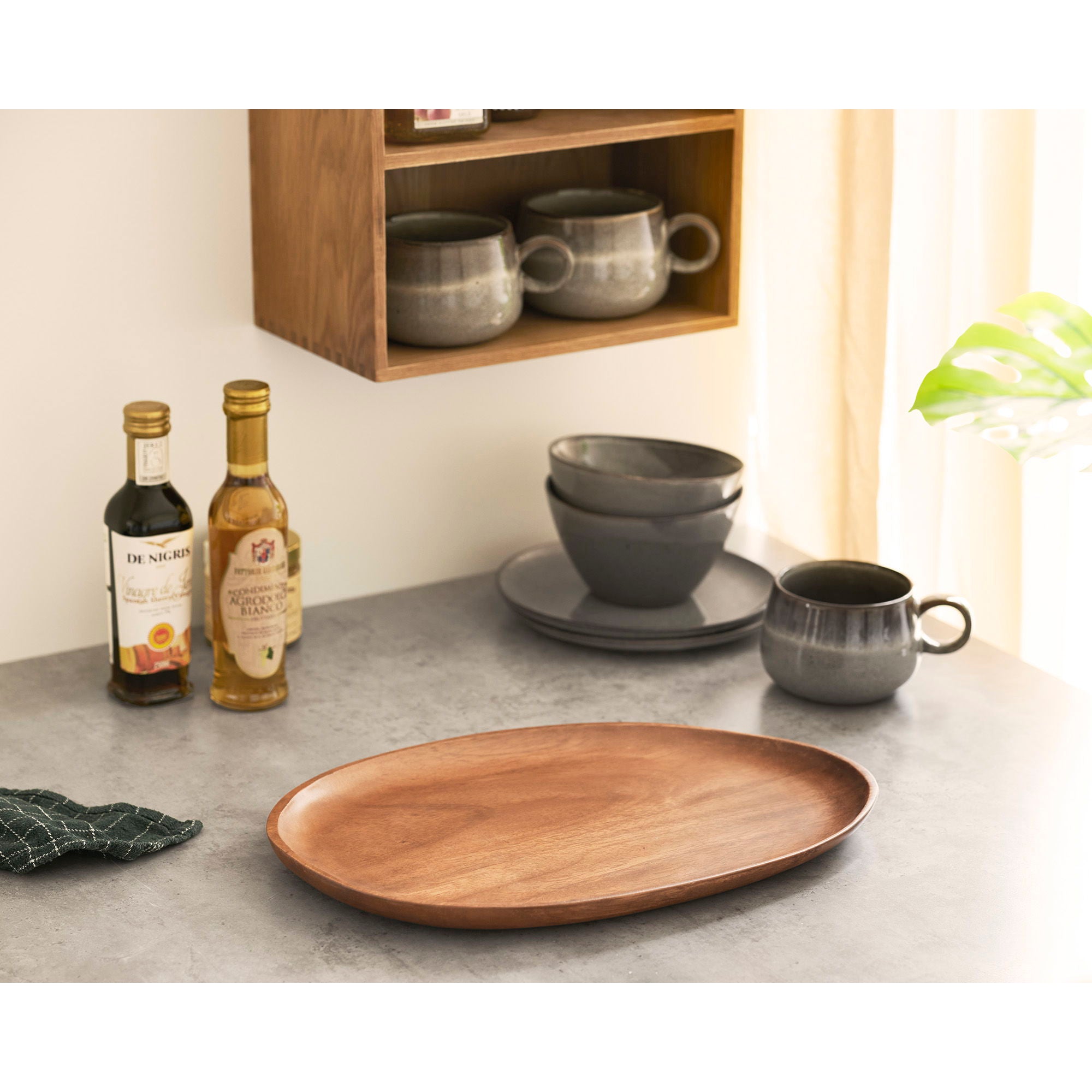 Tray, acacia, 29x39x2,5cm