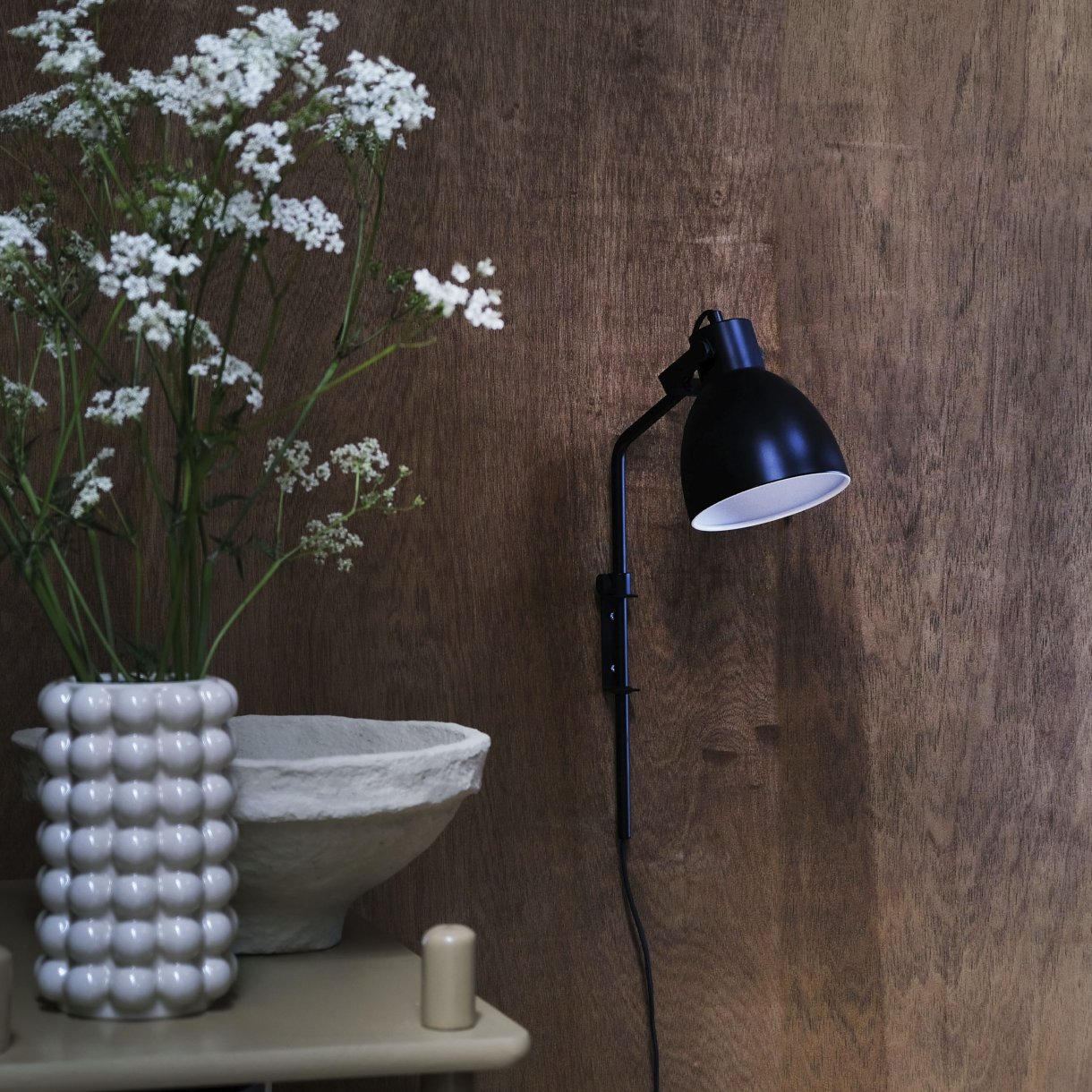 Coast sort væglampe