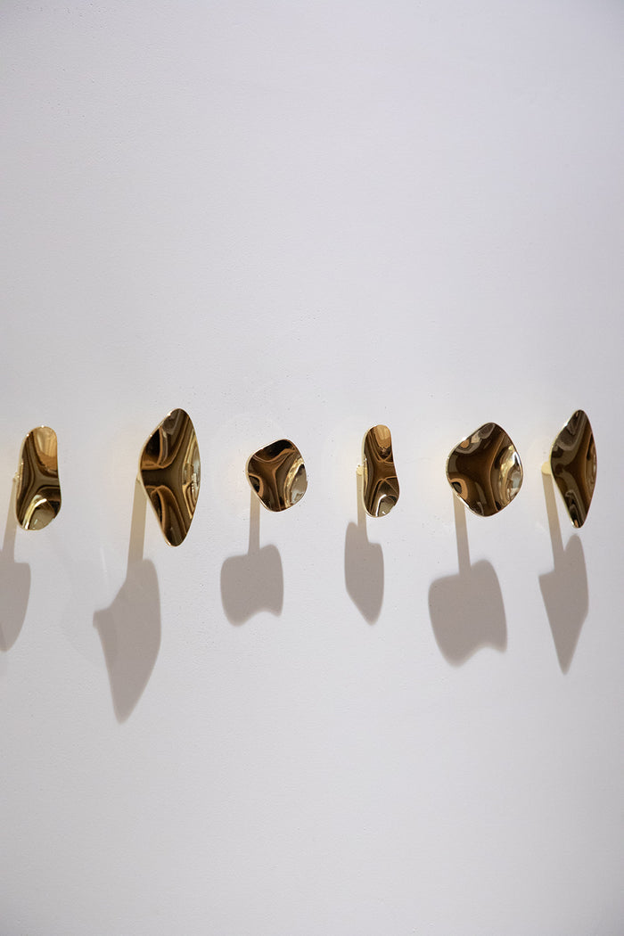 Amalia Hook Round Small Golden