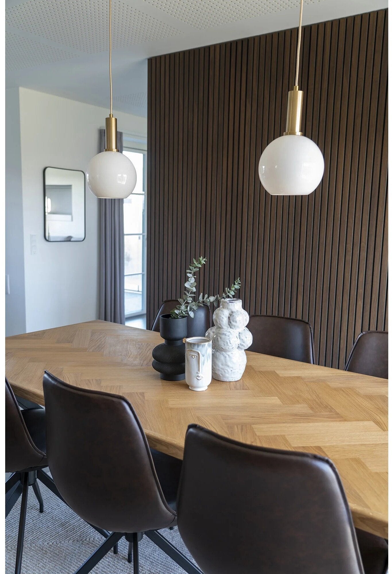 Chelsea Pendant in white glass, brass