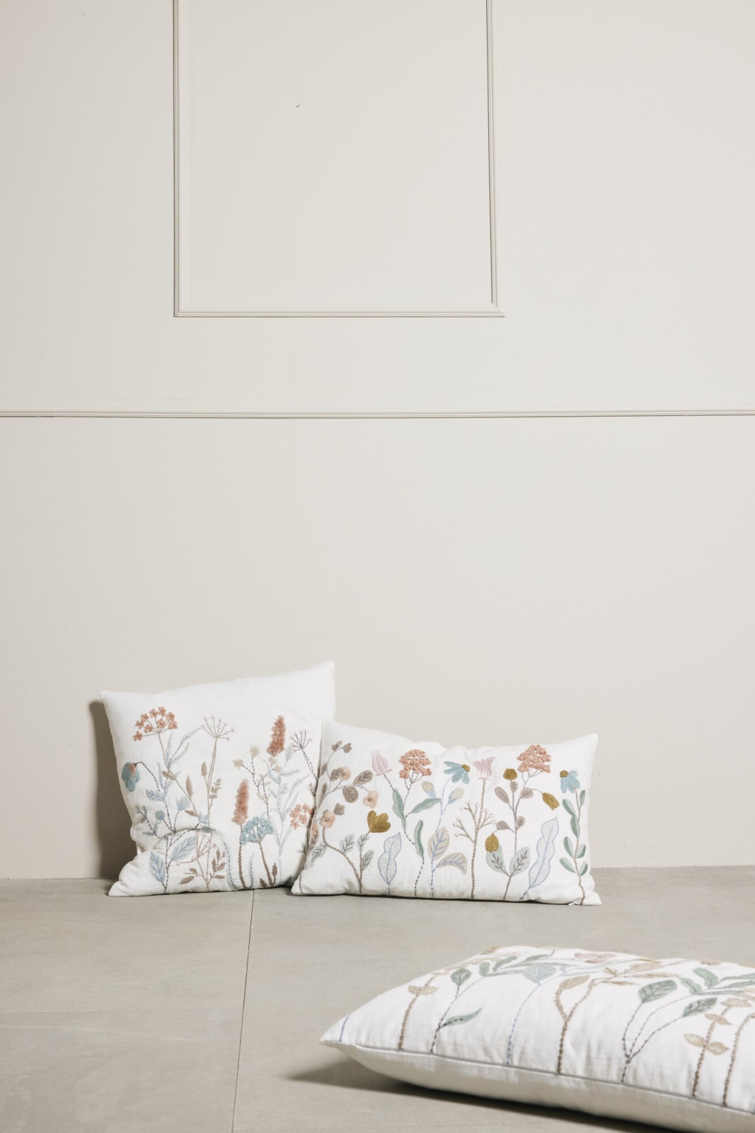 lnielle cushion 60x Off White