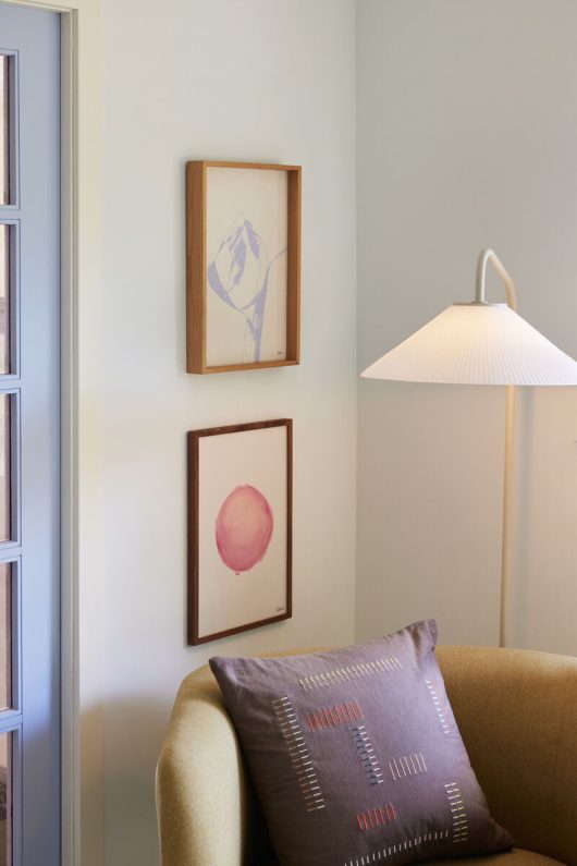 Solid floor lamp sand