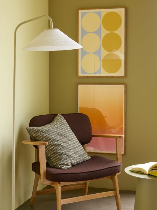 Solid floor lamp sand