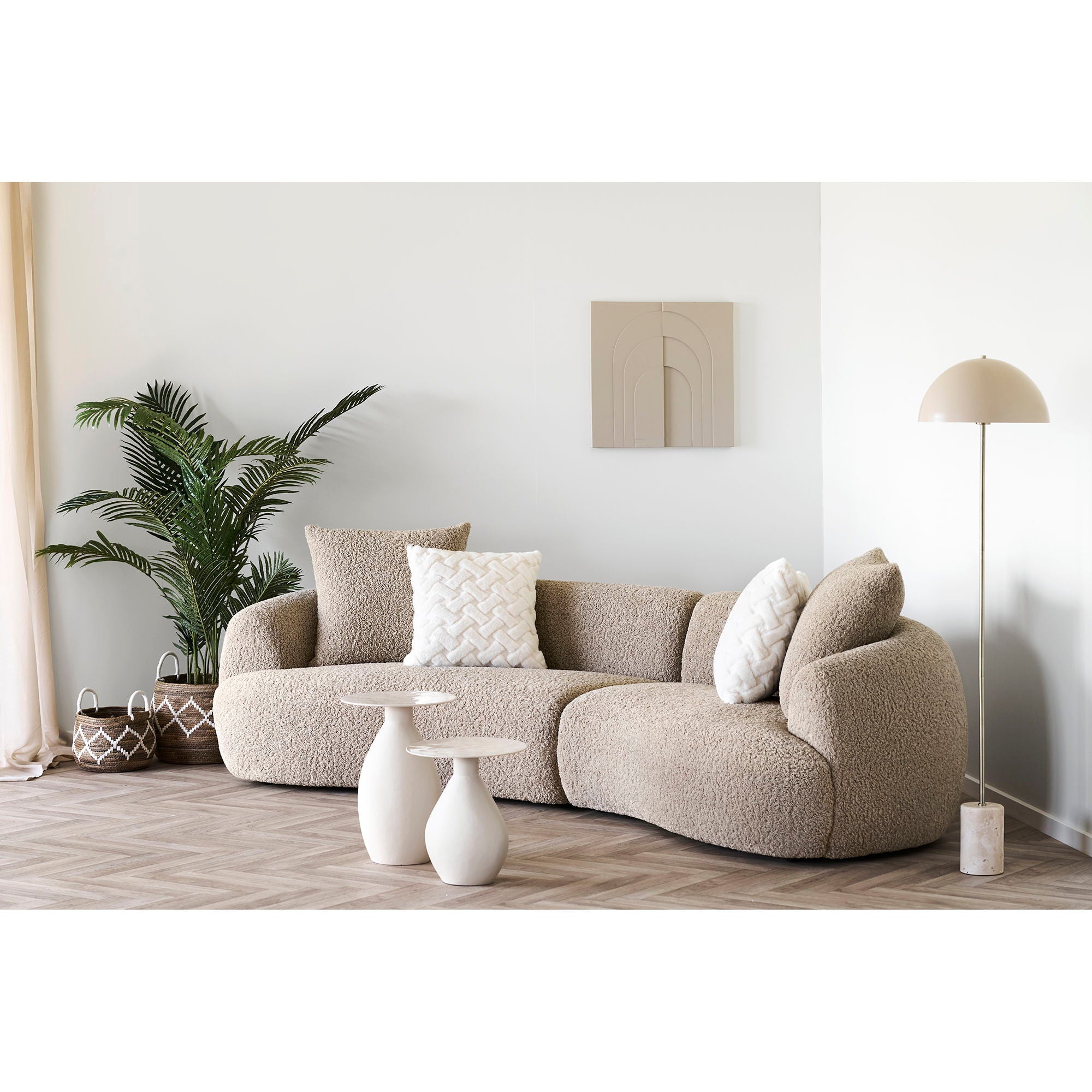 Dali sofa with 4 cushion