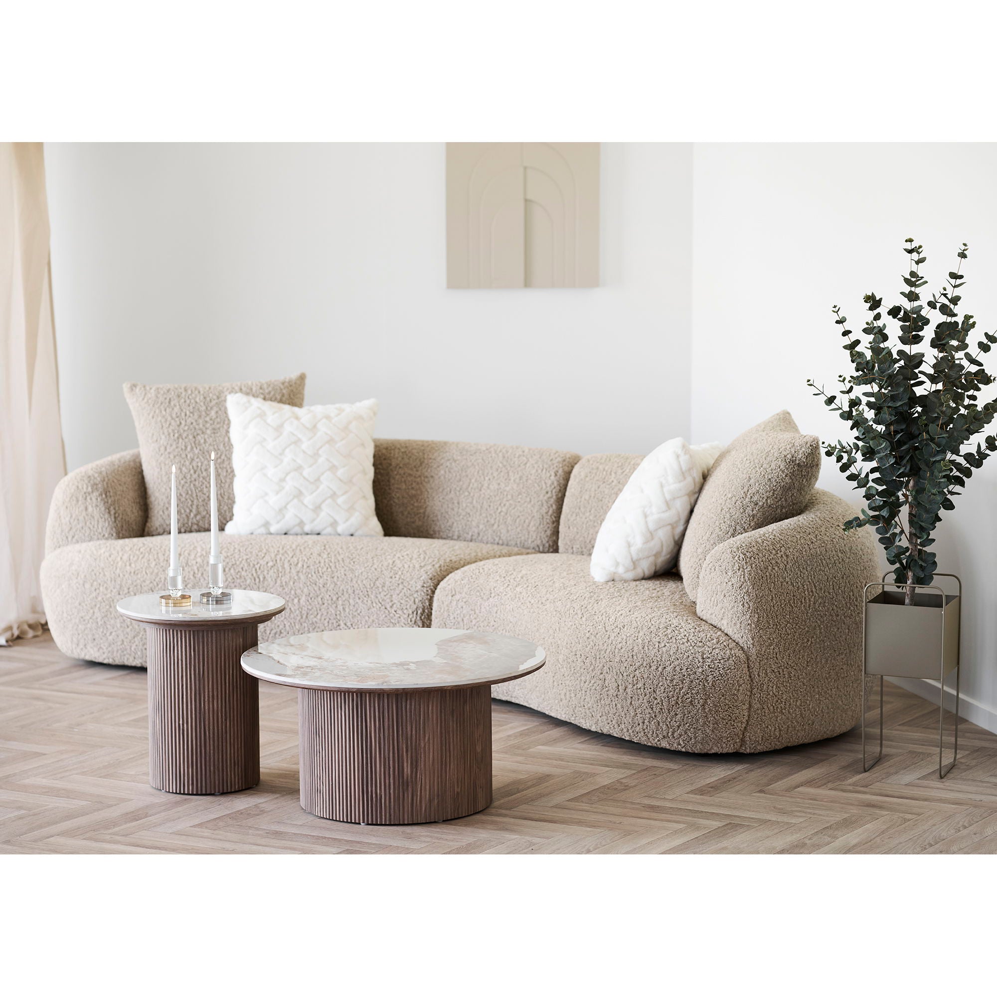 Dali sofa with 4 cushion