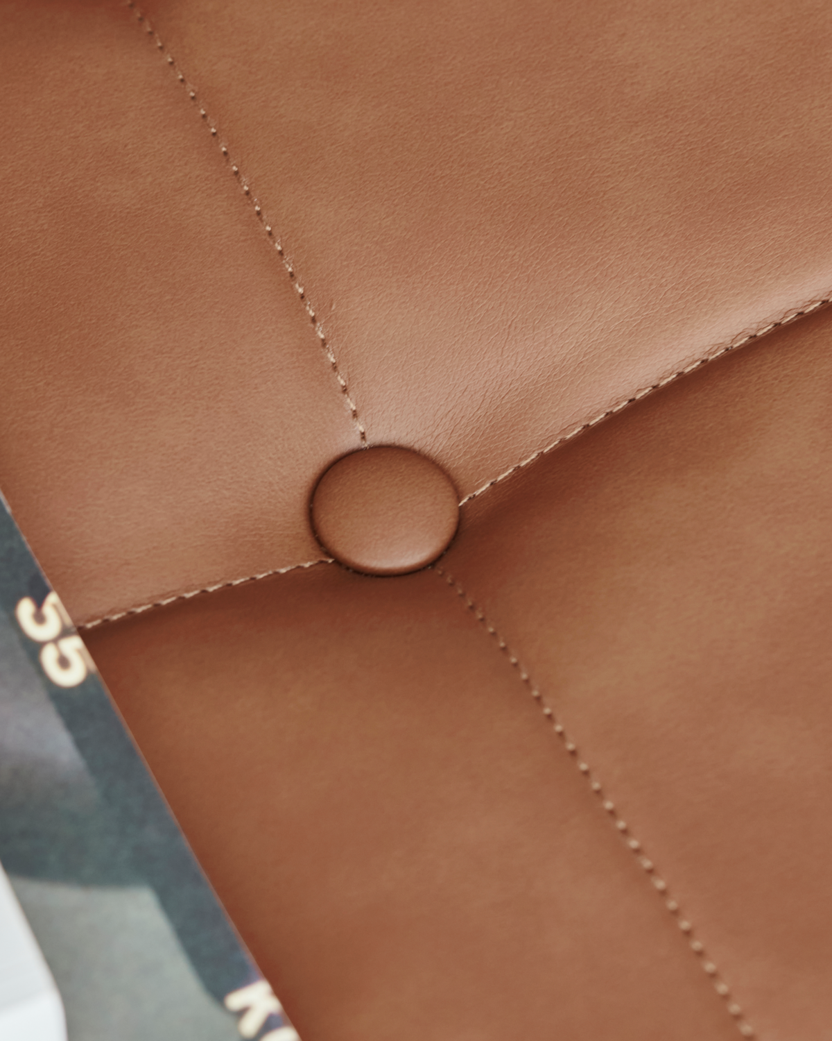 Bench. HDLao Golden brown