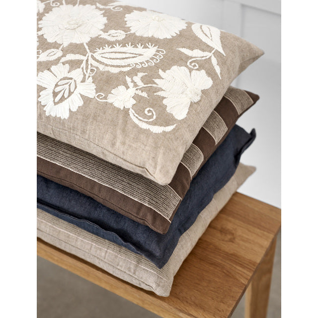 Villia cushion