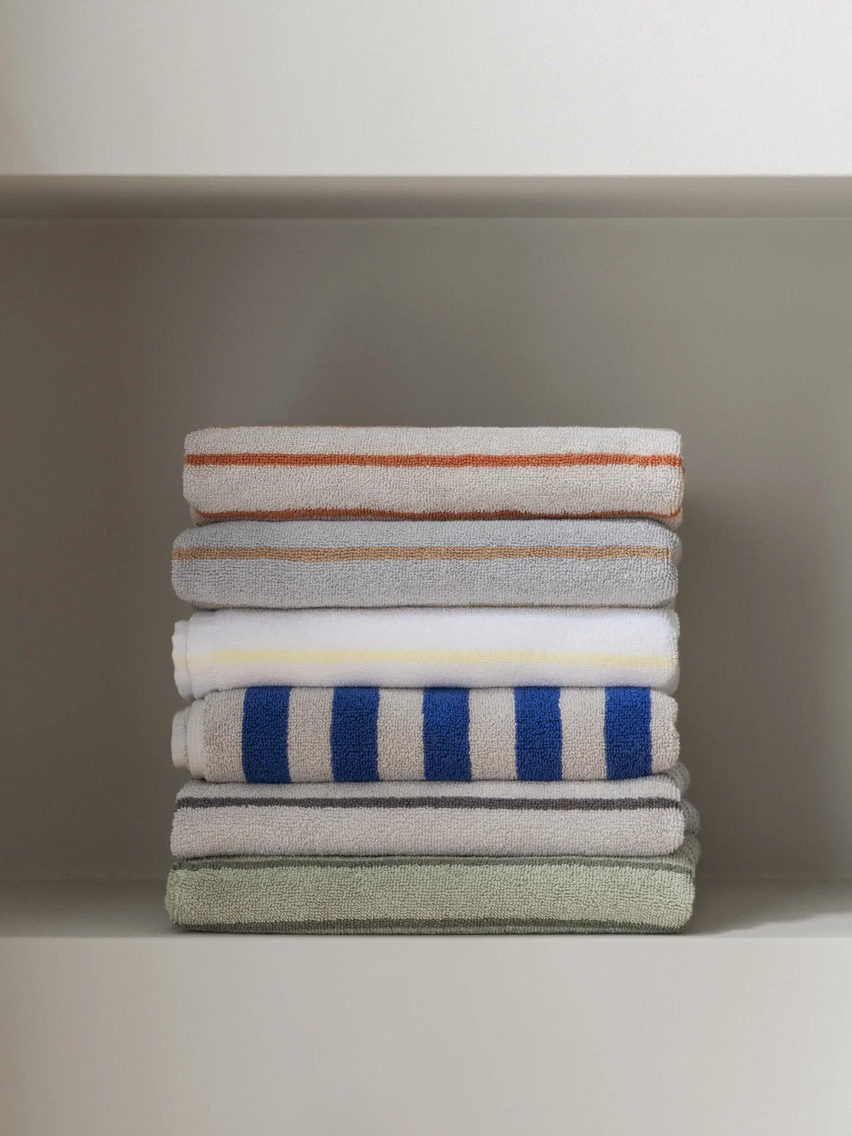 Bath towel -ARTO- colour Moonbeam/Amber Brown